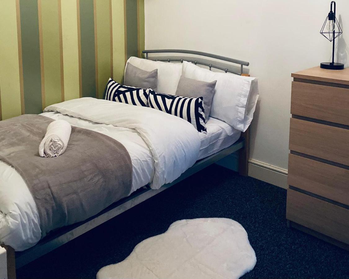 Large 4 Bedroom Home - Coventry City Centre 外观 照片